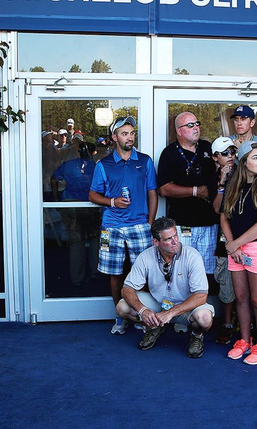 Jones plays off carpet at PGA hospitality tent during trouble-filled round